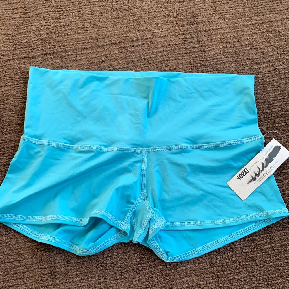 TEEKI SUNSHORTS yoga shorts in turquoise